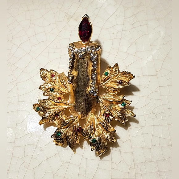 Vintage high designed holiday gold candle  stone flame and winter leaves brooch - Picture 2 of 12